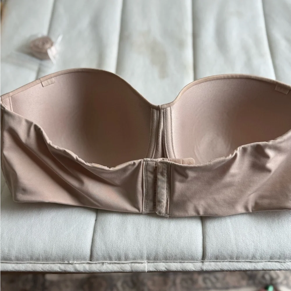 Maidenform Tan Seamless strapless bra - Picture 2 of 4